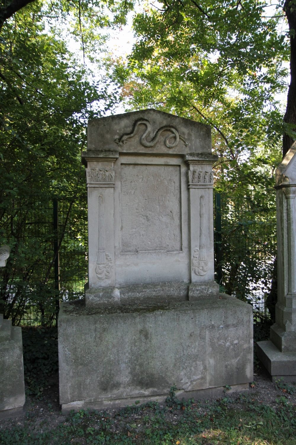 Leopold%20Auenbrugger%27s%20tomb%20%28disappeared%29%2C%20Grabmalhain%20Waldmuller%20Park%2C%20Vienna%20-%2003.jpg